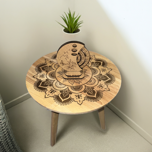 Gegraveerde ronde bijzettafel