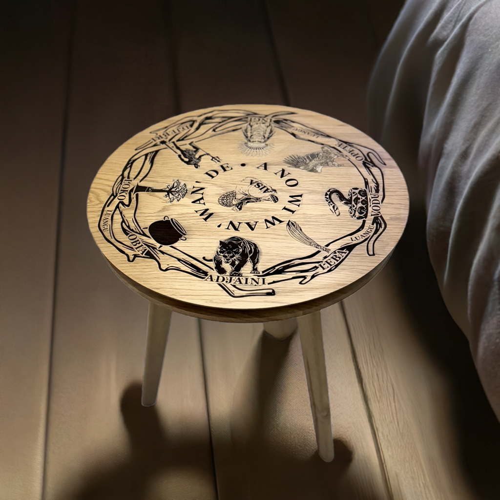 Ronde gegraveerde bijzettafel 