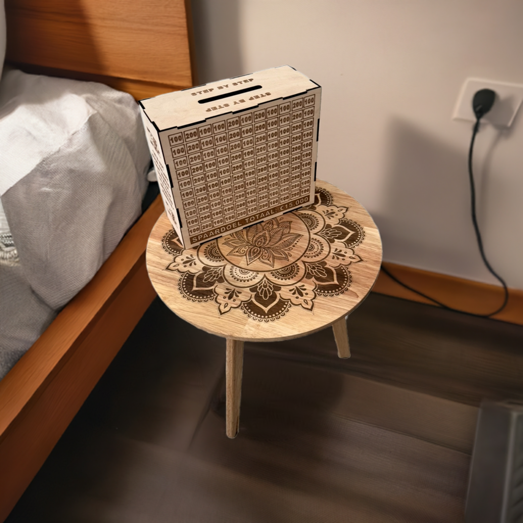 Gegraveerde ronde bijzettafel 